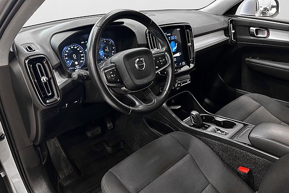 Volvo XC40 9 of 15