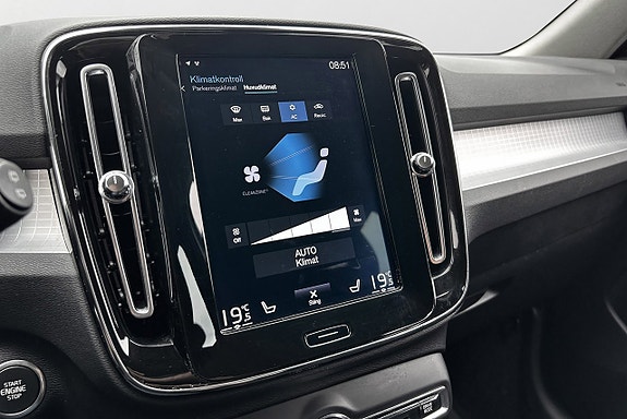 Volvo XC40 12 of 15