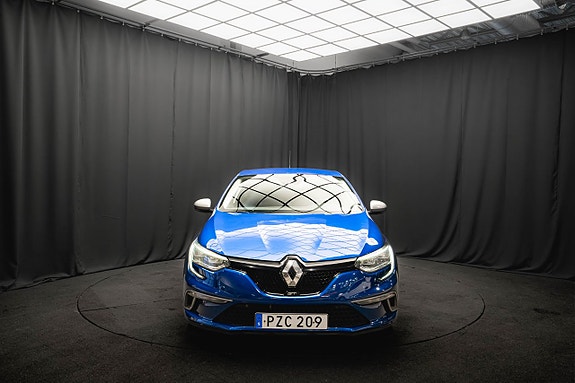 Renault Megane IV 3 of 5