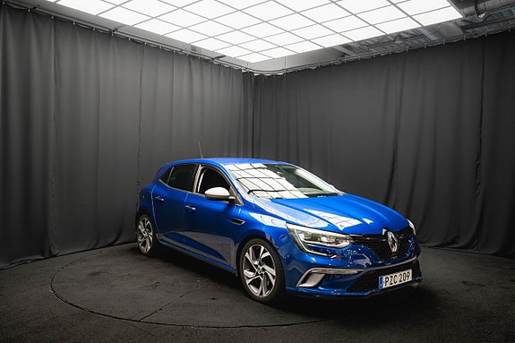 Renault Megane IV 4 of 5