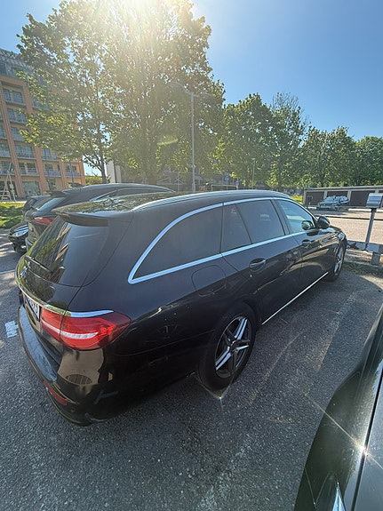 Mercedes-Benz E220 5 of 5