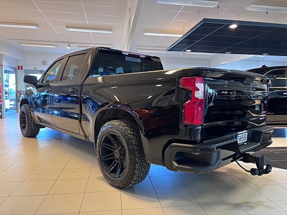 Chevrolet Silverado 1500 2 of 5