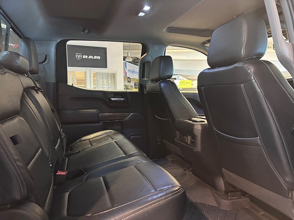 Chevrolet Silverado 1500 9 of 16
