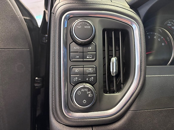 Chevrolet Silverado 1500 14 of 16