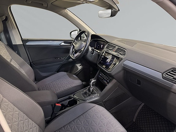 Volkswagen Tiguan 6 of 9