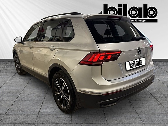 Volkswagen Tiguan 3 of 9