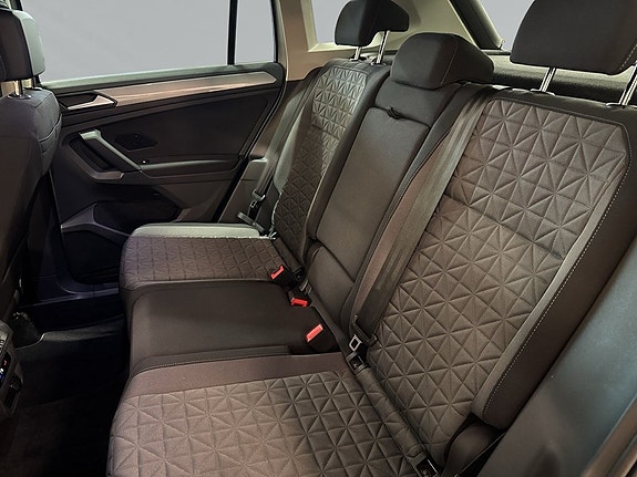 Volkswagen Tiguan 5 of 9