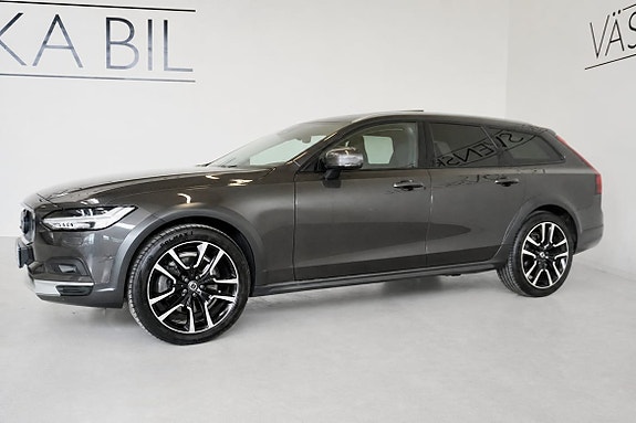 Volvo V90 Cross Country 3 of 5