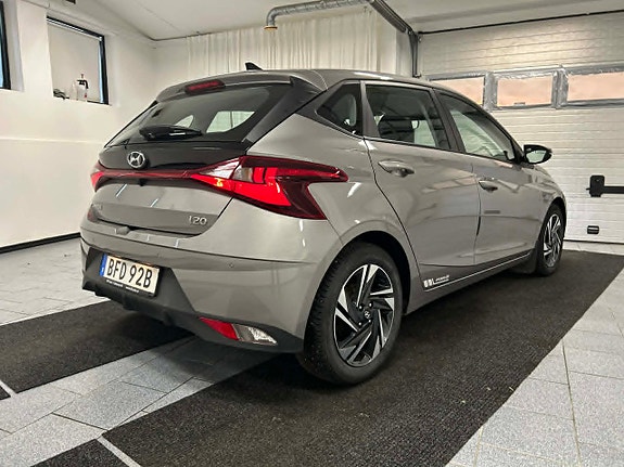 Hyundai i20 2 of 5