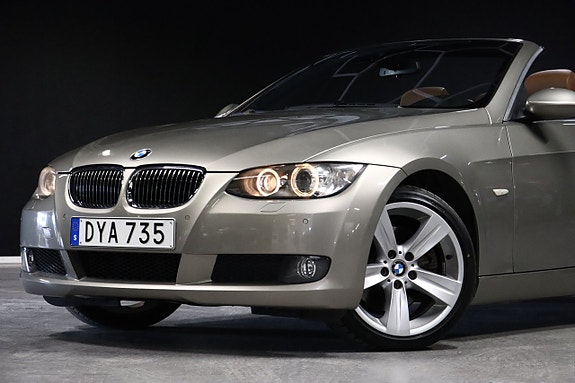 BMW 330i 4 of 5