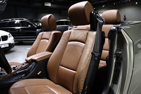 BMW 330i 14 of 23