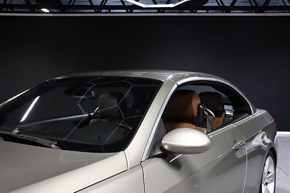 BMW 330i 7 of 23