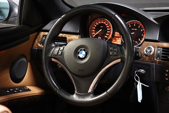 BMW 330i 18 of 23