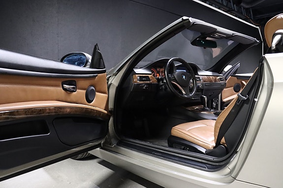 BMW 330i 12 of 23