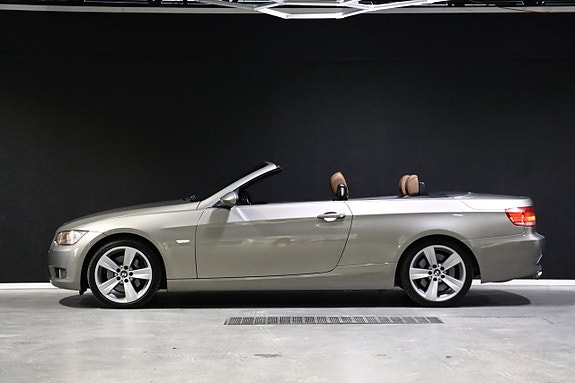 BMW 330i 9 of 23