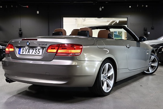BMW 330i 5 of 5