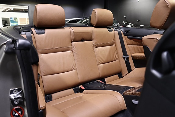 BMW 330i 17 of 23
