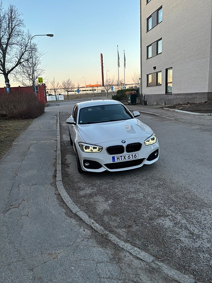 BMW 118d 3 of 5