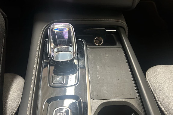 Volvo XC90 24 of 26
