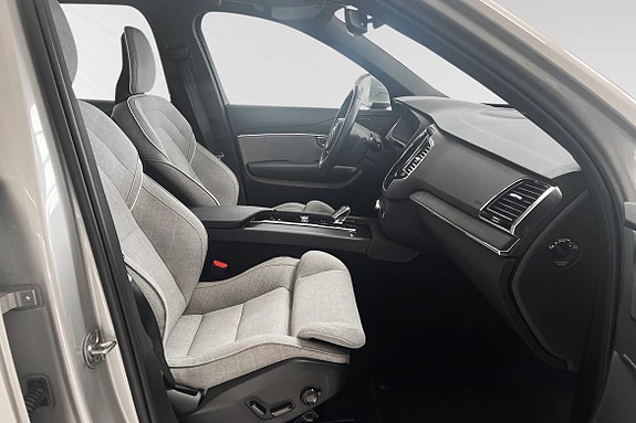 Volvo XC90 10 of 26
