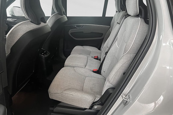 Volvo XC90 8 of 26