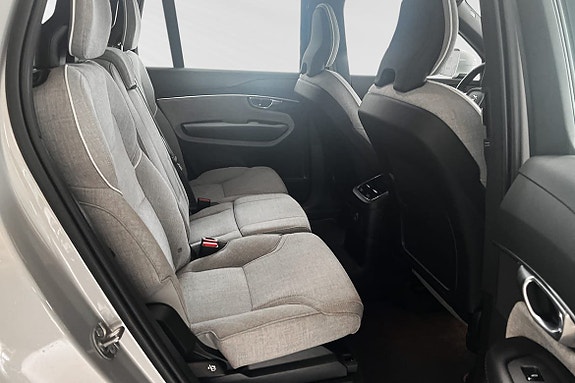 Volvo XC90 11 of 26