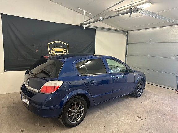 Opel Astra 3 of 5