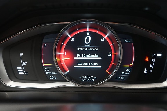 Volvo XC60 10 of 16