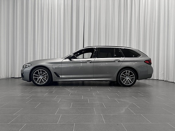 BMW 530e 2 of 17