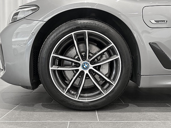 BMW 530e 6 of 17