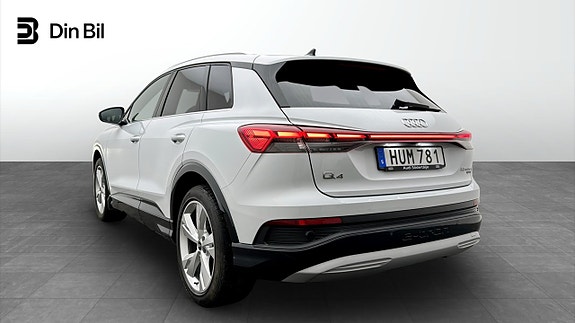 Audi Q4 e-tron 3 of 5