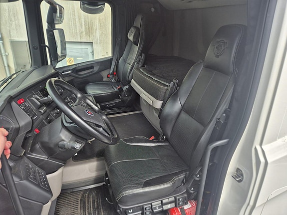 Scania R460 A6x2NB 5 of 11