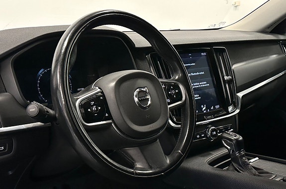 Volvo V90 Cross Country 7 of 11