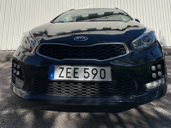 Kia Ceed 2 of 17
