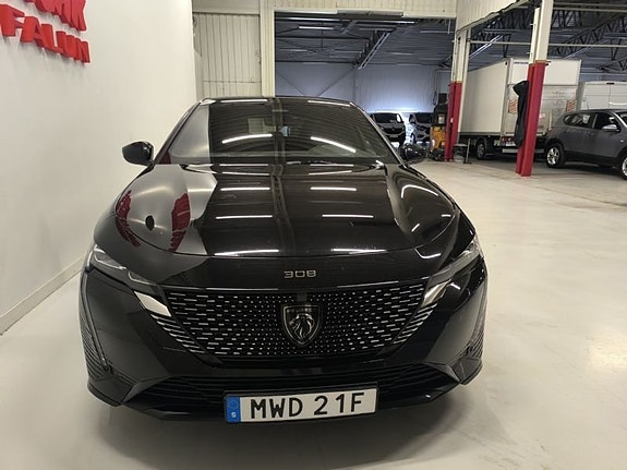 Peugeot 308 2 of 5