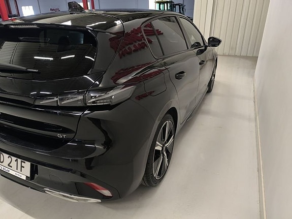 Peugeot 308 4 of 5