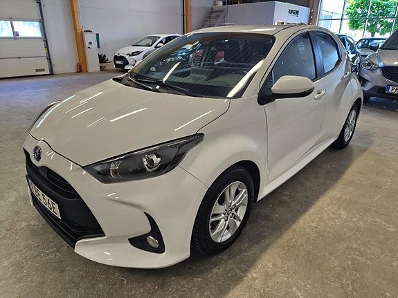 Toyota Yaris 3 of 5