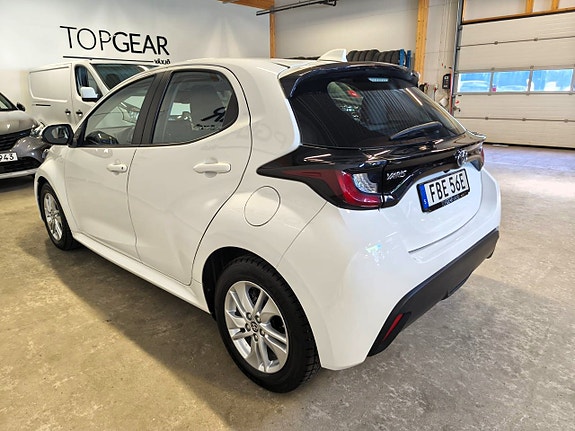 Toyota Yaris 4 of 5