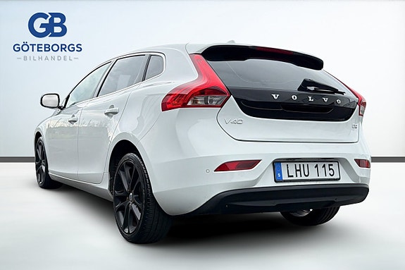 Volvo V40 4 of 5