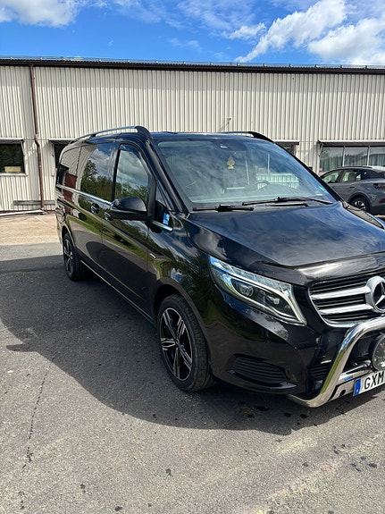 Mercedes-Benz V250 d 3 of 5