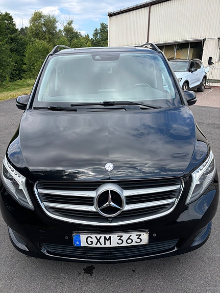 Mercedes-Benz V250 d 2 of 12