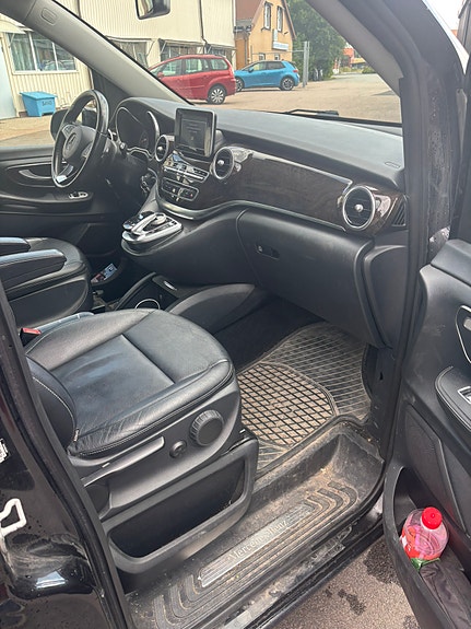 Mercedes-Benz V250 d 9 of 12
