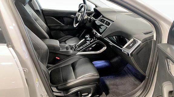 Jaguar I-PACE 3 of 9