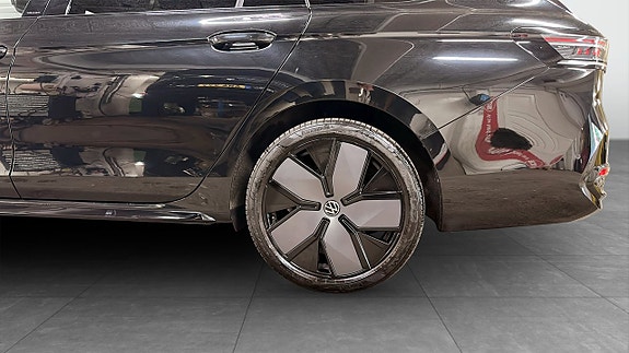 Volkswagen Passat 6 of 12