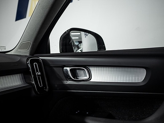 Volvo XC40 6 of 10