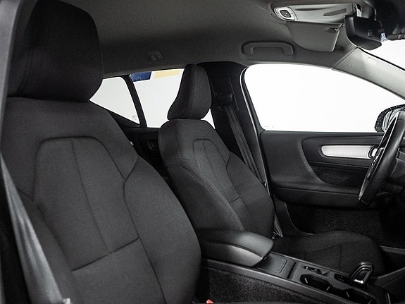 Volvo XC40 8 of 10