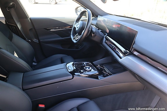 BMW 530e 4 of 5