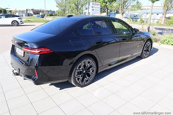 BMW 530e 3 of 5