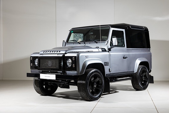 Land Rover Defender 90 9 of 22