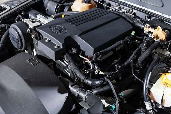 Land Rover Defender 90 22 of 22